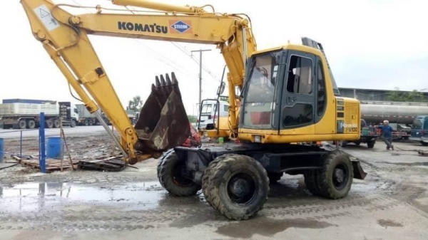ขาย 990,000 บาท KOMATSU PW130-7 เครื่องดี ปั้มแรง  ไฟฟ้าครบ เอกสารเล่มทะเบียน  รถอยู่ จ.วังน้อย  สนใจโทร&amp;ไอดีไลน์ 0610710295