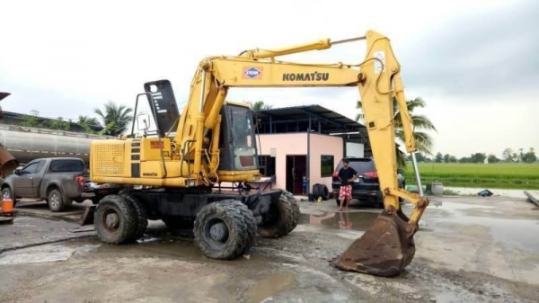 ขาย 990,000 บาท KOMATSU PW130-7 เครื่องดี ปั้มแรง  ไฟฟ้าครบ เอกสารเล่มทะเบียน  รถอยู่ จ.วังน้อย  สนใจโทร&amp;ไอดีไลน์ 0610710295
