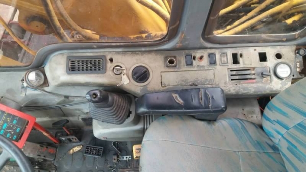 ขาย 990,000 บาท KOMATSU PW130-7 เครื่องดี ปั้มแรง  ไฟฟ้าครบ เอกสารเล่มทะเบียน  รถอยู่ จ.วังน้อย  สนใจโทร&amp;ไอดีไลน์ 0610710295