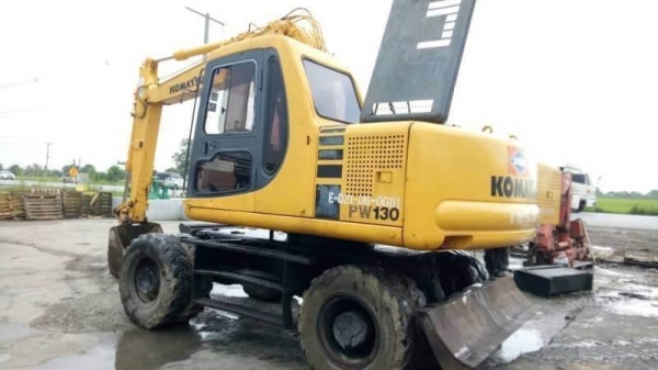 ขาย 990,000 บาท KOMATSU PW130-7 เครื่องดี ปั้มแรง  ไฟฟ้าครบ เอกสารเล่มทะเบียน  รถอยู่ จ.วังน้อย  สนใจโทร&amp;ไอดีไลน์ 0610710295