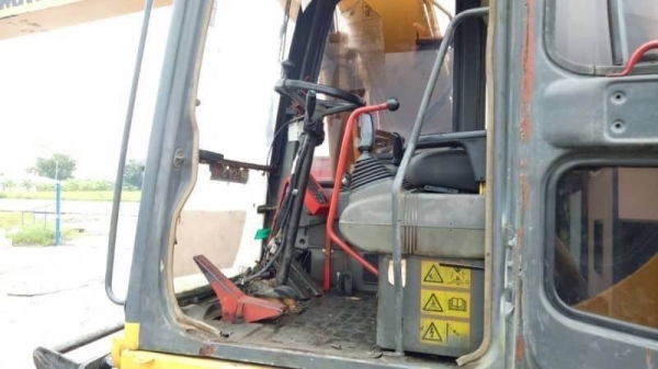 ขาย 990,000 บาท KOMATSU PW130-7 เครื่องดี ปั้มแรง  ไฟฟ้าครบ เอกสารเล่มทะเบียน  รถอยู่ จ.วังน้อย  สนใจโทร&amp;ไอดีไลน์ 0610710295