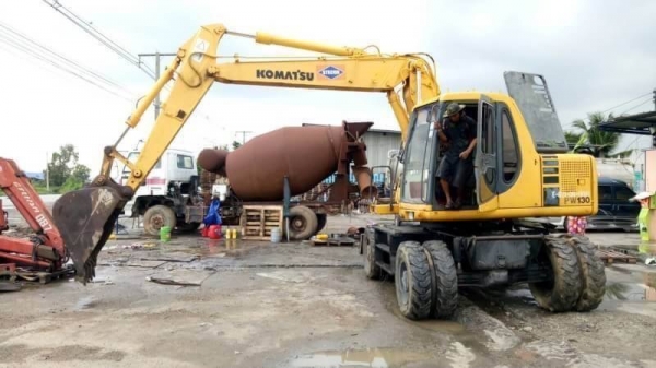 ขาย 990,000 บาท KOMATSU PW130-7 เครื่องดี ปั้มแรง  ไฟฟ้าครบ เอกสารเล่มทะเบียน  รถอยู่ จ.วังน้อย  สนใจโทร&amp;ไอดีไลน์ 0610710295