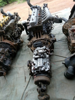 ขายด่วนเครื่องเกียร์ อีซูซุ6BD1พร้อมเกียร์ฝากหม้อน้ำกรองอากาศพร้อมใช้เครื่องติดดีไม่มีไอ