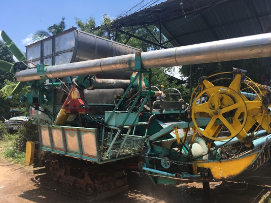 ขายรถเกี่ยวข้าวสามชุกอุ้มเดิน10htปั้ม22เครื่อง195