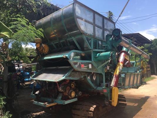 ขายรถเกี่ยวข้าวสามชุกอุ้มเดิน10htปั้ม22เครื่อง195