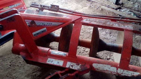 รถไถ่คูโบต้า4708 ปี่2555 (คานโค้ง) ดันหน้า ผาลหลัง24*5 พร้อมโรตารี่