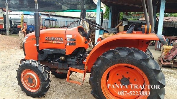 สินค้าเข้าใหม่ #ขายรถแทรกเตอร์มือสอง #คูโบต้าL3008 4WD 30 แรงม้า ราคา 220,000 บ. รถสภาพดี พร้อมใช้งาน  สีเดิมๆ จากโรงงาน ผ่านการใช้งานมา 820 ชม.พร้อมผานพรวน 6&times;22จัดส่ง อ.เมือง จ.กำแพงเพชร