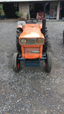 รถไถคูโบต้ารุ่นL2000พร้อมผาน4คับ รถไถคูโบต้ารุ่นL2000พร้อมผาน4คับ