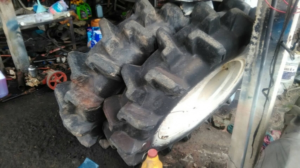 ยางรถไถ9.5ขอบ24คับ ยางรถไถ9.5ขอบ24คับ