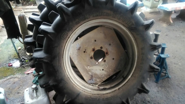 ยางรถไถ9.5ขอบ24คับ ยางรถไถ9.5ขอบ24คับ