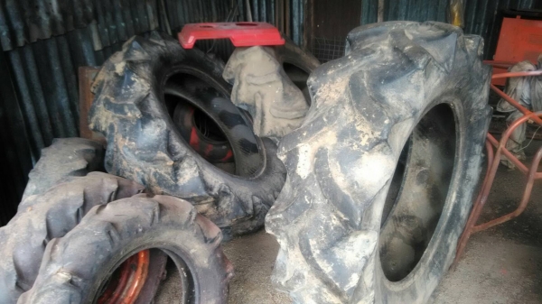 ยางรถไถขอบ13-6-26คับ