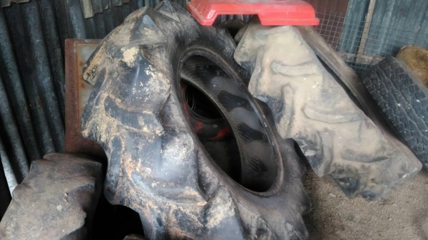 ยางรถไถขอบ13-6-26คับ