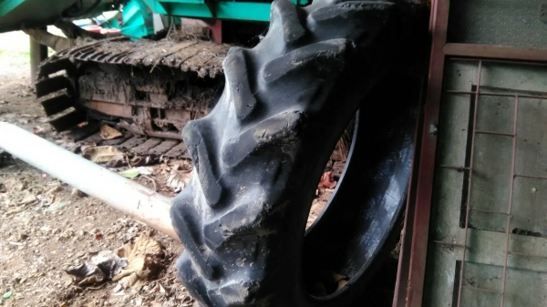 ยางรถไถขอบ12-4-32คับ ยางรถไถขอบ12-4-32คับ