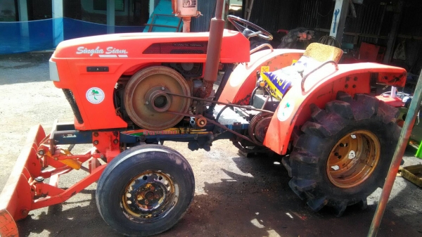 รถไถสิงห์สยามพร้อมใบมีดคับส่งใด้ทุกจังหวัดคับ