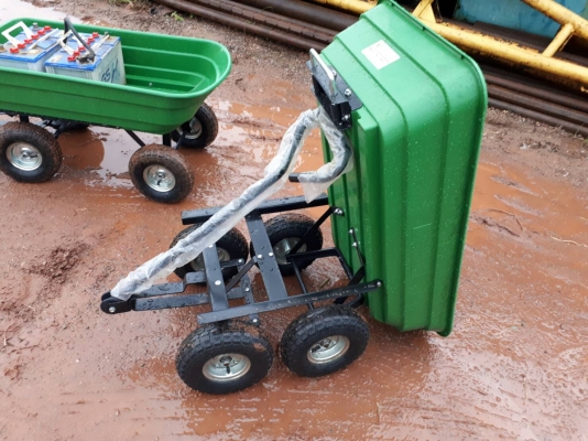 tractor-backhoe จัดส่งรถเข็นของลากของ กระบะพลาสติก ยกดั๊มได้ ให้ลูกค้าจากกรุงเทพครับ ขอบคุณครับ