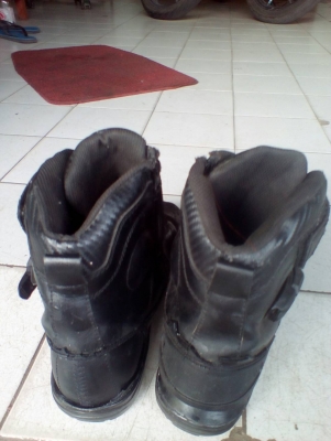 รองเท้าหุ้มข้อ