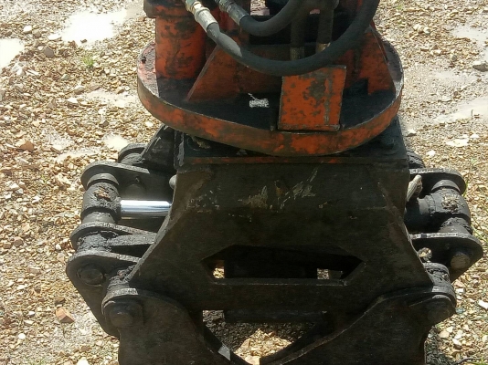 ขายรถแบคโฮ SUTITOMO ติดคีบไม้ ขายรถแบคโฮ SUTITOMO ติดคีบไม้