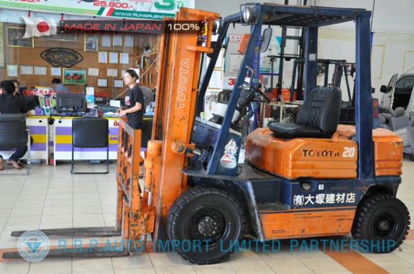 ขายรถโฟล์คลิฟท์มือสอง TOYOTA รุ่น 5FD20-66842 นำเข้าจากประเทศญี่ปุ่น 100\% ไม่เคยใช้งานในไทย