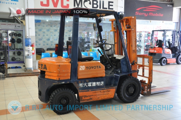 ขายรถโฟล์คลิฟท์มือสอง TOYOTA รุ่น 5FD20-66842 นำเข้าจากประเทศญี่ปุ่น 100\% ไม่เคยใช้งานในไทย