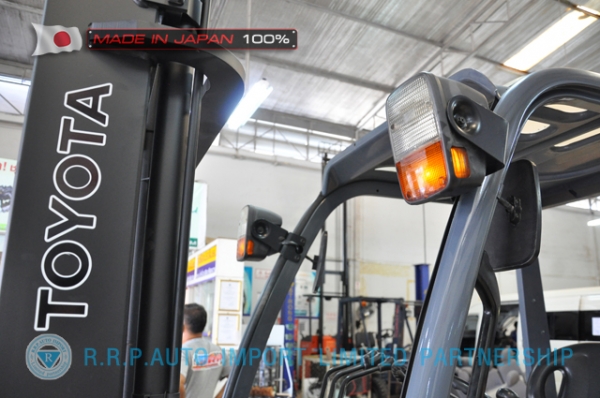 ขายรถโฟล์คลิฟท์มือสอง TOYOTA รุ่น 8FD25-34026 นำเข้าจากประเทศญี่ปุ่น 100\% ไม่เคยใช้งานในไทย