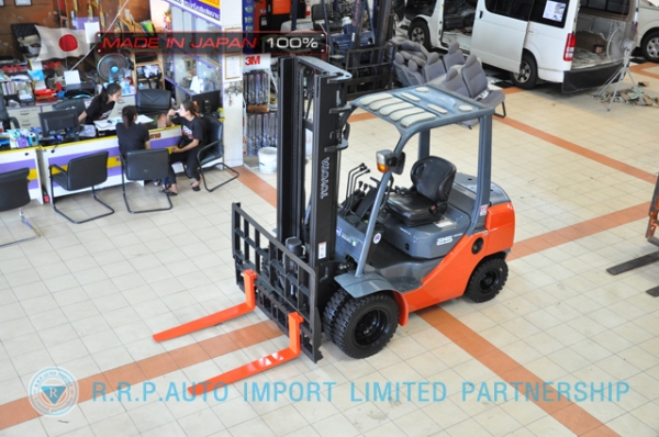 ขายรถโฟล์คลิฟท์มือสอง TOYOTA รุ่น 8FD25-34026 นำเข้าจากประเทศญี่ปุ่น 100\% ไม่เคยใช้งานในไทย