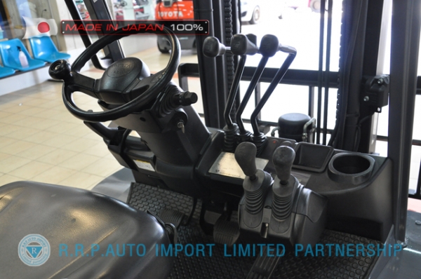 ขายรถโฟล์คลิฟท์มือสอง TOYOTA รุ่น 8FD25-34026 นำเข้าจากประเทศญี่ปุ่น 100\% ไม่เคยใช้งานในไทย