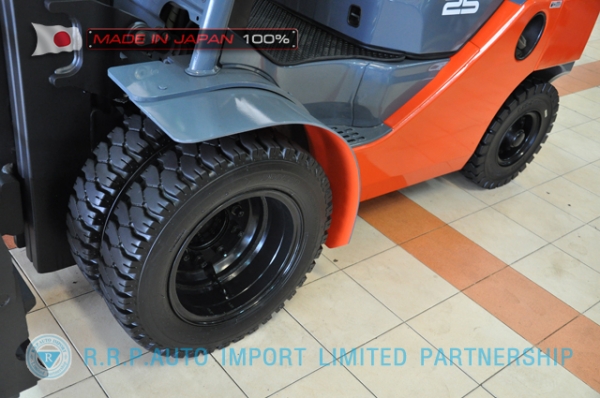 ขายรถโฟล์คลิฟท์มือสอง TOYOTA รุ่น 8FD25-34026 นำเข้าจากประเทศญี่ปุ่น 100\% ไม่เคยใช้งานในไทย