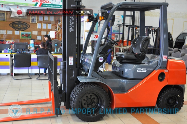 ขายรถโฟล์คลิฟท์มือสอง TOYOTA รุ่น 8FD25-34026 นำเข้าจากประเทศญี่ปุ่น 100\% ไม่เคยใช้งานในไทย