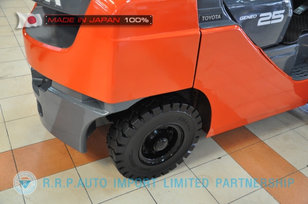 ขายรถโฟล์คลิฟท์มือสอง TOYOTA รุ่น 8FD25-34026 นำเข้าจากประเทศญี่ปุ่น 100\% ไม่เคยใช้งานในไทย