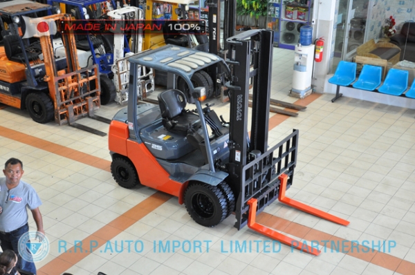 ขายรถโฟล์คลิฟท์มือสอง TOYOTA รุ่น 8FD25-34026 นำเข้าจากประเทศญี่ปุ่น 100\% ไม่เคยใช้งานในไทย