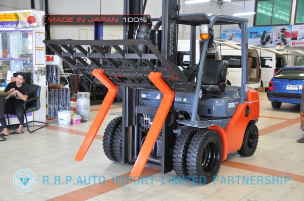 ขายรถโฟล์คลิฟท์มือสอง TOYOTA รุ่น 8FD25-34026 นำเข้าจากประเทศญี่ปุ่น 100\% ไม่เคยใช้งานในไทย