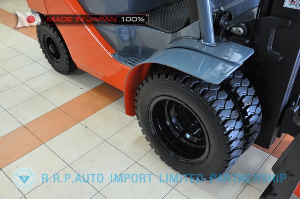 ขายรถโฟล์คลิฟท์มือสอง TOYOTA รุ่น 8FD25-34026 นำเข้าจากประเทศญี่ปุ่น 100\% ไม่เคยใช้งานในไทย