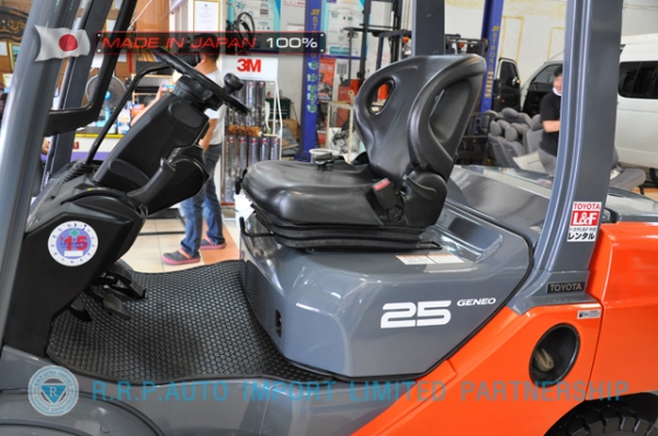 ขายรถโฟล์คลิฟท์มือสอง TOYOTA รุ่น 8FD25-34026 นำเข้าจากประเทศญี่ปุ่น 100\% ไม่เคยใช้งานในไทย