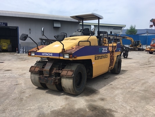 Hitachi / Dynapac :RT205 เกียร์ออโต้, เครื่องยนต์ Isuzu : 4BGT ตรงจากญี่ปุ่นครับ 0988585524 สามภพครับ