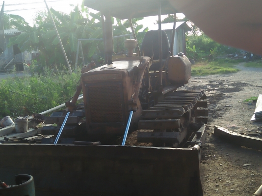 ขายรถแทร็กเตอร์D2-3 มีใบมืดสไลด์รถพร้อมใช้งาน เครื่องดีช่วงล่างดี ใบแทร็กเต็ม ราคาต่อรองคุยกันได้