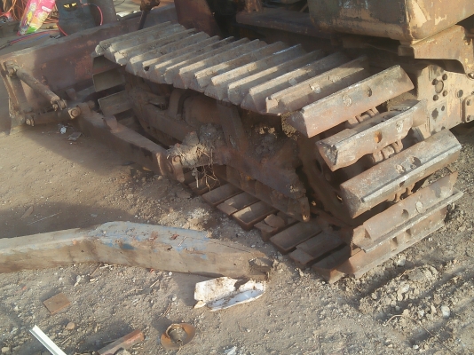 ขายรถแทร็กเตอร์D2-3 มีใบมืดสไลด์รถพร้อมใช้งาน เครื่องดีช่วงล่างดี ใบแทร็กเต็ม ราคาต่อรองคุยกันได้