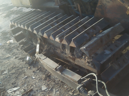 ขายรถแทร็กเตอร์D2-3 มีใบมืดสไลด์รถพร้อมใช้งาน เครื่องดีช่วงล่างดี ใบแทร็กเต็ม ราคาต่อรองคุยกันได้