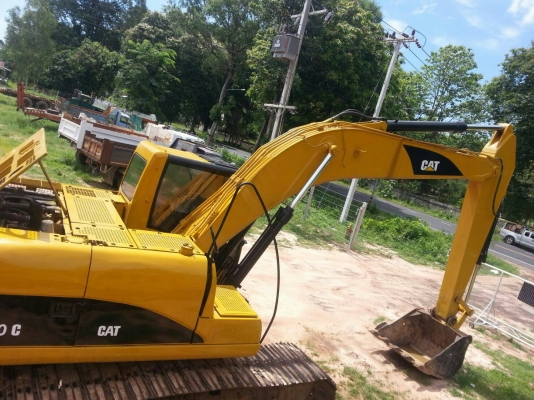 ขออณุญาติขายรถ 320 C JAPAN ชั่วโมง13000กว่าเอกสารเล่มพร้อมใช้งานสนใจติดต่อช่างดำ 0853224877-0988930465