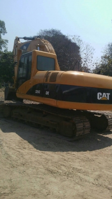 ขออณุญาติขายรถ 320 C JAPAN ชั่วโมง13000กว่าเอกสารเล่มพร้อมใช้งานสนใจติดต่อช่างดำ 0853224877-0988930465