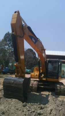 ขออณุญาติขายรถ 320 C JAPAN ชั่วโมง13000กว่าเอกสารเล่มพร้อมใช้งานสนใจติดต่อช่างดำ 0853224877-0988930465