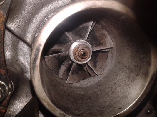 ขายเทอร์โบ 06 พร้อมเขาไอเสียตรงรุ่น6m60 ใส่6D16/15  ได้นะคับ