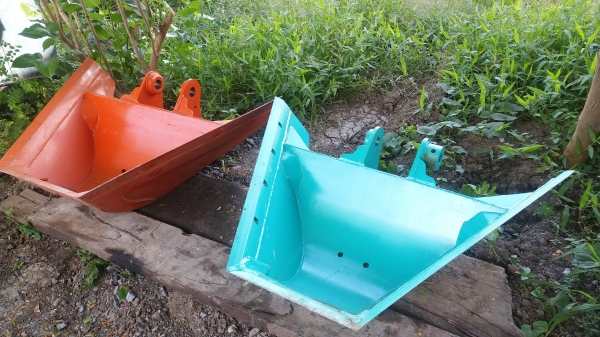 ขายบุ้งกี๋ ขุดร่องสวน แบ๋คโครเล็ก PC20-30-35-40-45.