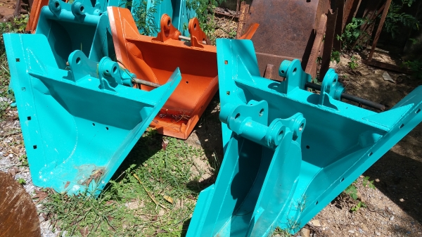 ขายบุ้งกี๋ ขุดร่องสวน แบ๋คโครเล็ก PC20-30-35-40-45.