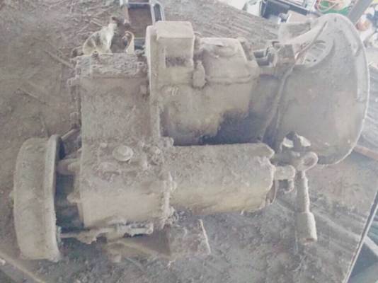 ขาย เกียร์ Land Rover   กับเกียรถจิฟ มีสโลว์  เก่าเก้บ 2ตัว เพียง 14000 บาท