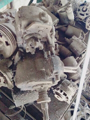 ขาย เกียร์ Land Rover   กับเกียรถจิฟ มีสโลว์  เก่าเก้บ 2ตัว เพียง 14000 บาท