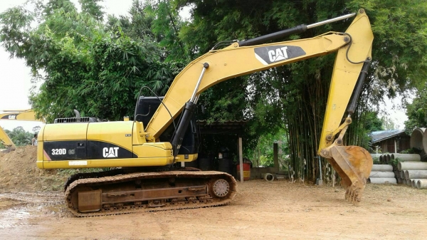 ขายด่วน รถตัก Cat320d กะบอกดำ รถ6000ช ม  ขายคาว  5แสน ผ่อนต่อ3งวด   งวดละ 52000 บาท