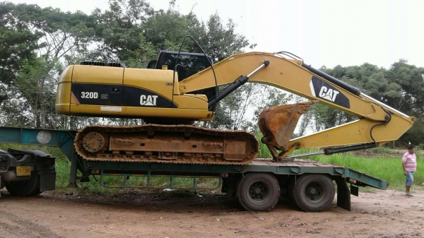 ขายด่วน รถตัก Cat320d กะบอกดำ รถ6000ช ม  ขายคาว  5แสน ผ่อนต่อ3งวด   งวดละ 52000 บาท