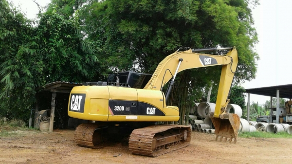 ขายด่วน รถตัก Cat320d กะบอกดำ รถ6000ช ม  ขายคาว  5แสน ผ่อนต่อ3งวด   งวดละ 52000 บาท