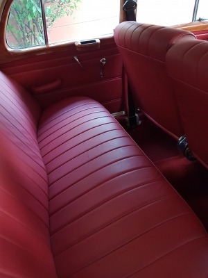 1957 Benz 220S Ponton ตัว Top ภายในแต่งไม้เดิมๆอย่าหรู 1957 Benz 220S Ponton ตัว Top ภายในแต่งไม้เดิมๆอย่าหรู