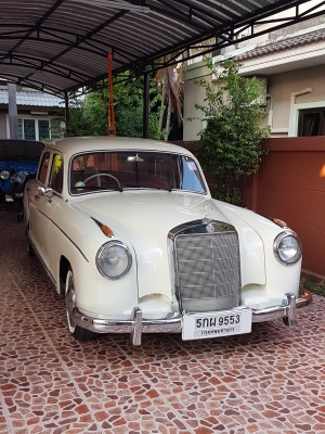 1957 Benz 220S Ponton ตัว Top ภายในแต่งไม้เดิมๆอย่าหรู